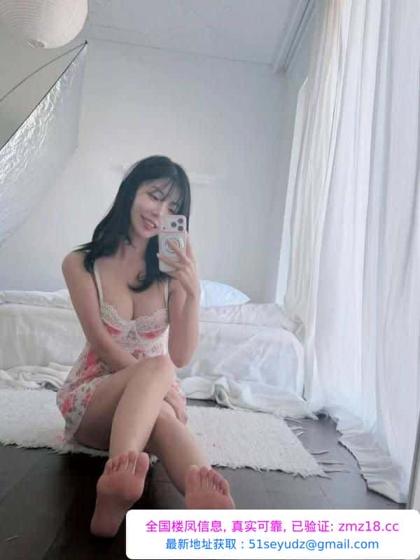 长腿白虎嫩妹制服诱惑