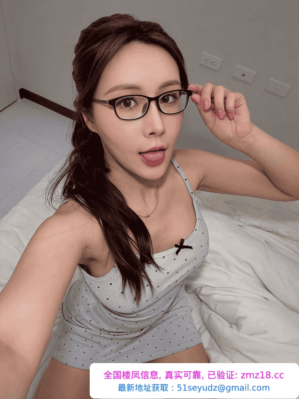 后入蜜桃臀骚妹
