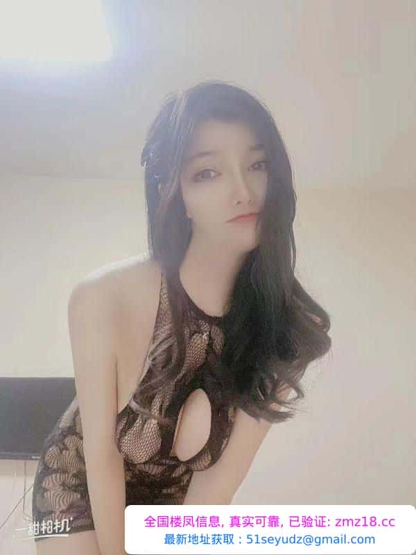 黑丝骚寡妇