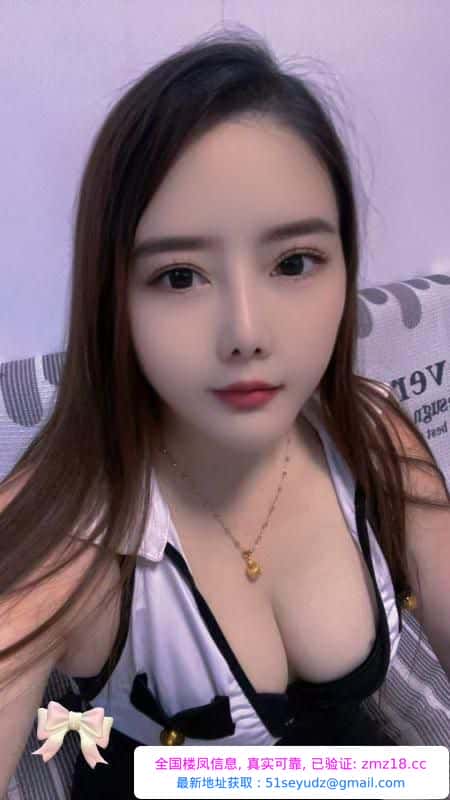 大胸服务小少妇