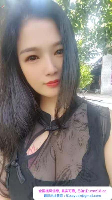 美臀巨乳少妇