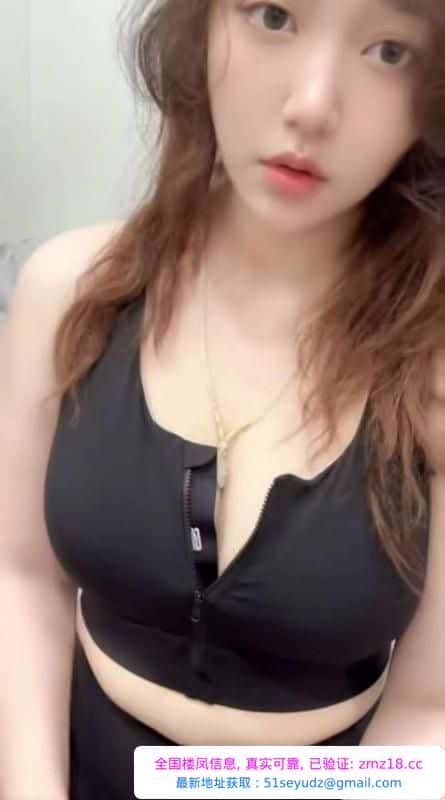 丰满性感小骚货