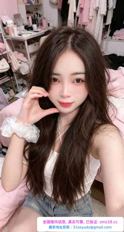 大胸零零后纯情妹