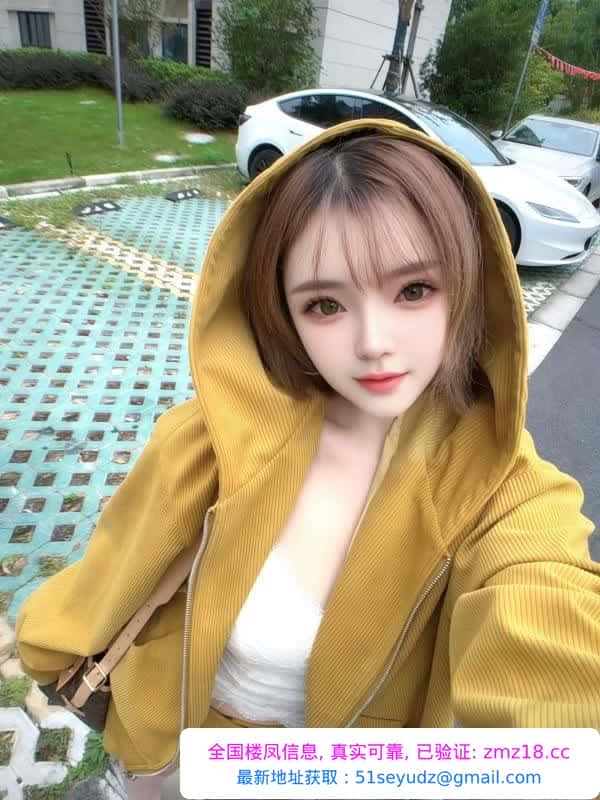 短发美胸白嫩兼职姐姐
