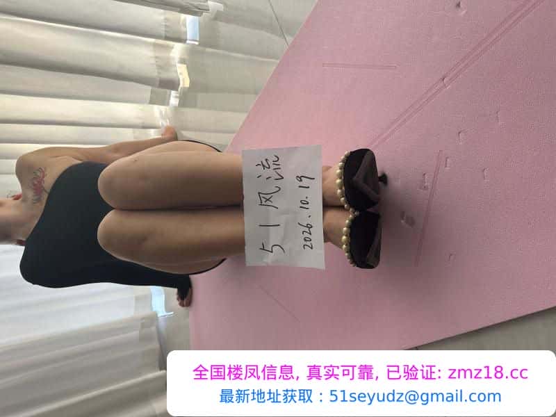 瑜伽服丝袜长腿熟妇