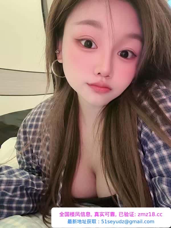 市中心大奶小猫