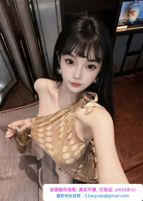 顶美长腿女模特能舌吻