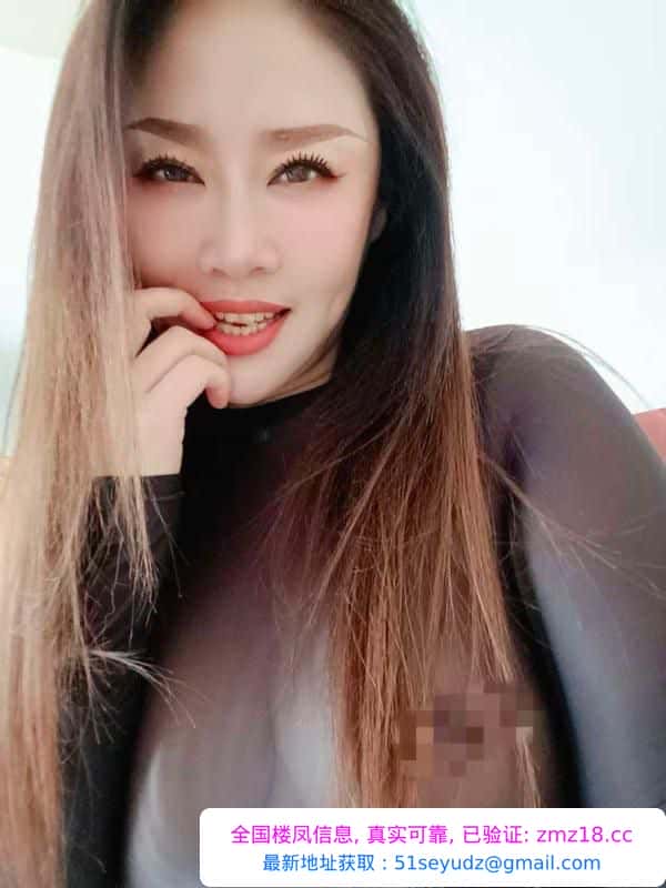 西青津门湖附近美女