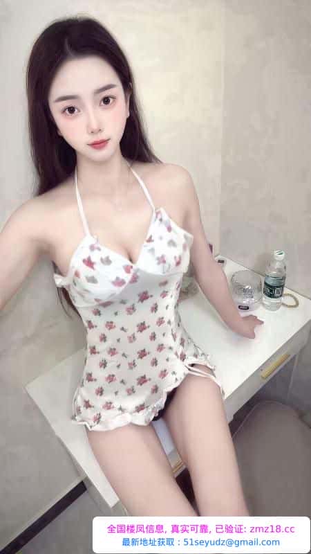制服黑丝小甜甜